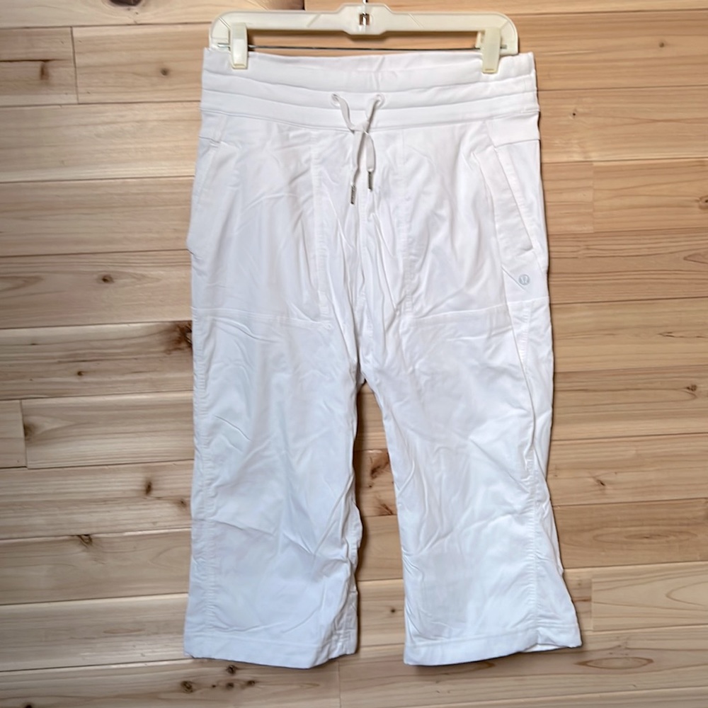 Lululemon lined dance studio crops